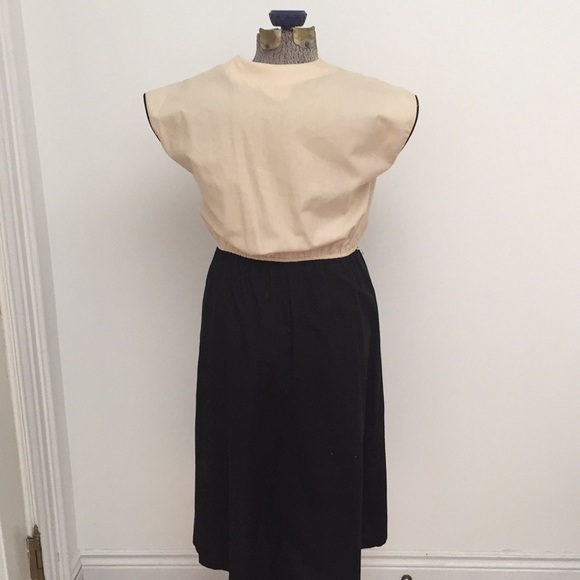 Black and Cream lace dress - Picture 7 of 7